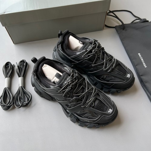 (Kicks Liu) W/M B*alenciaga Triple S  Sneaker
