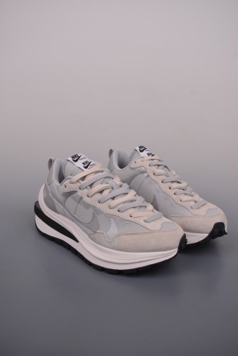 Kicks_Liu  Sacai × Nike Vaporwaffle sneaker