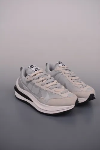 Kicks_Liu  Sacai × Nike Vaporwaffle sneaker