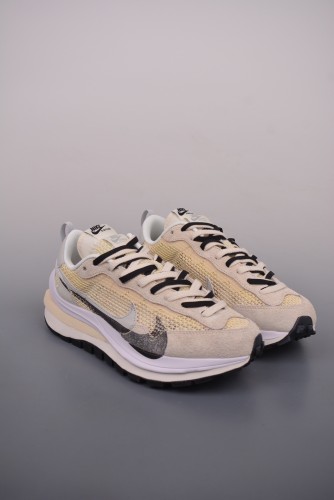 Kicks_Liu  Sacai × Nike Vaporwaffle sneaker