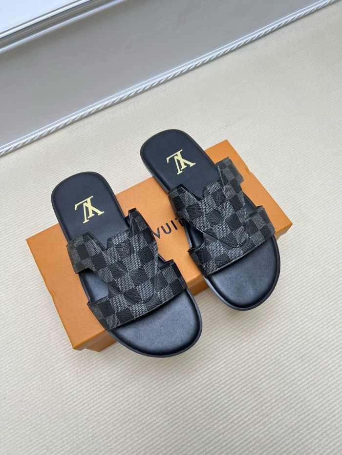 Kicks_Liu  L*ouis V*uitton  slippers