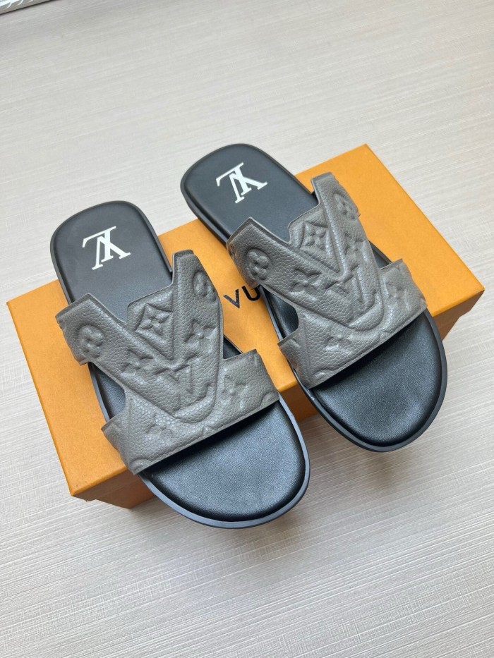 Kicks_Liu  L*ouis V*uitton  slippers