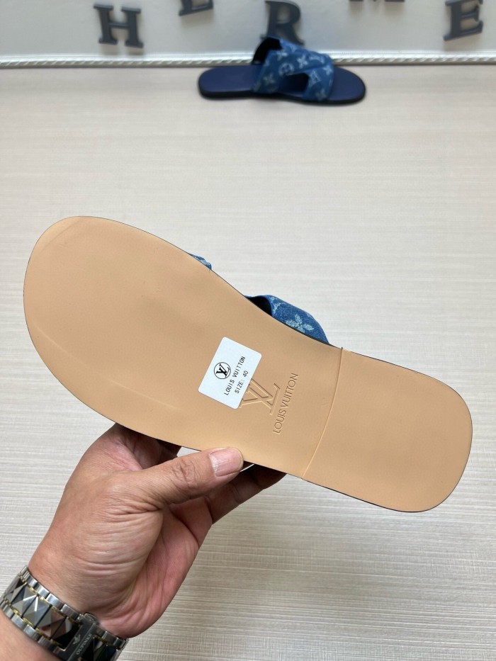 Kicks_Liu  L*ouis V*uitton  slippers