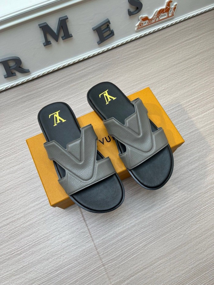 Kicks_Liu  L*ouis V*uitton  slippers