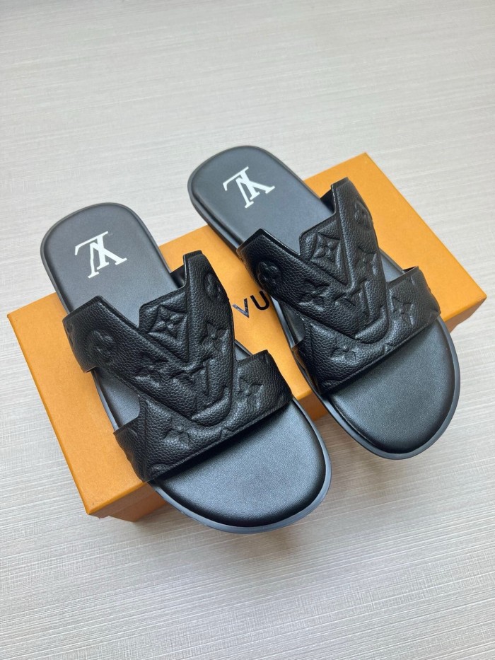 Kicks_Liu  L*ouis V*uitton  slippers