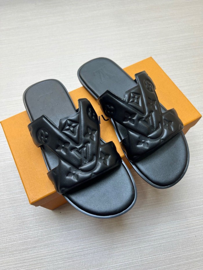 Kicks_Liu  L*ouis V*uitton  slippers