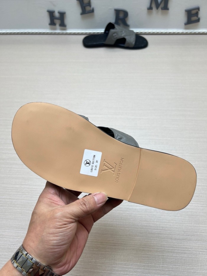 Kicks_Liu  L*ouis V*uitton  slippers