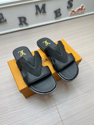 Kicks_Liu  L*ouis V*uitton  slippers