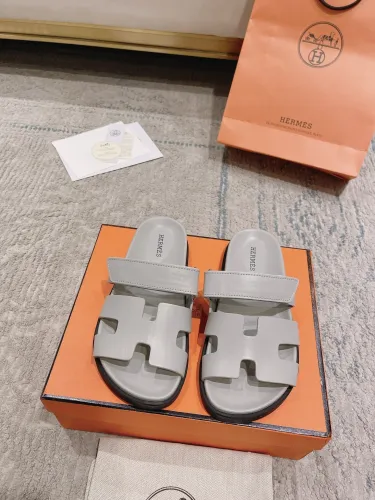 Kicks_Liu Hermes  slippers
