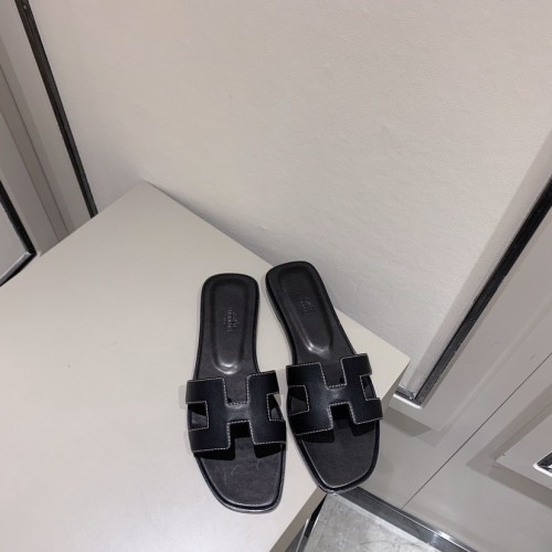 Kicks_Liu Hermes  slippers