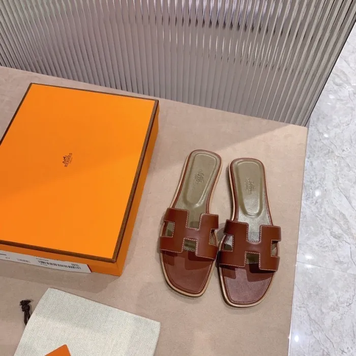 Kicks_Liu Hermes  slippers