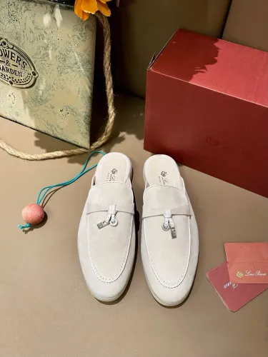Kicks_Liu Loro Piana  slippers