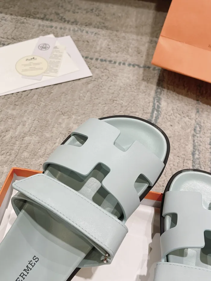 Kicks_Liu Hermes  slippers