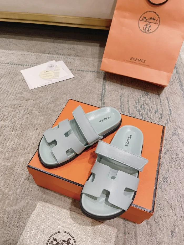 Kicks_Liu Hermes  slippers