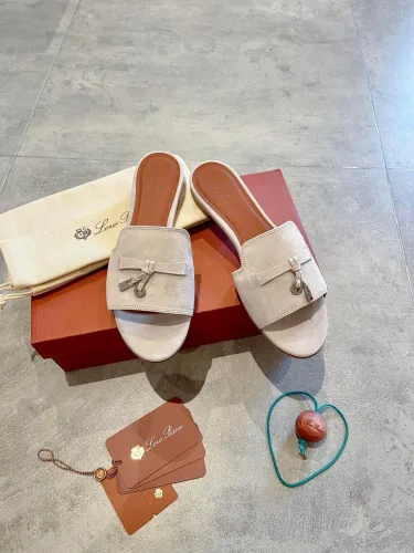 Kicks_Liu Loro Piana  slippers