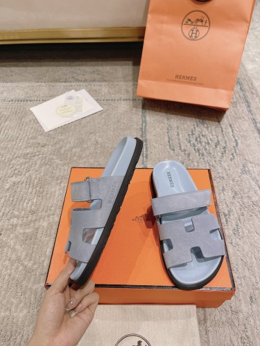 Kicks_Liu Hermes  slippers
