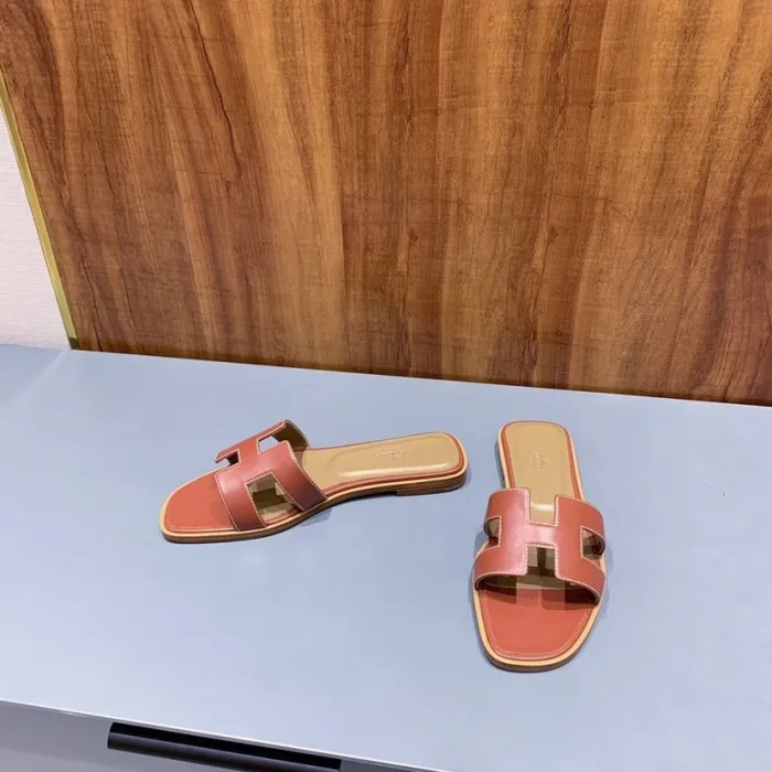 Kicks_Liu Hermes  slippers