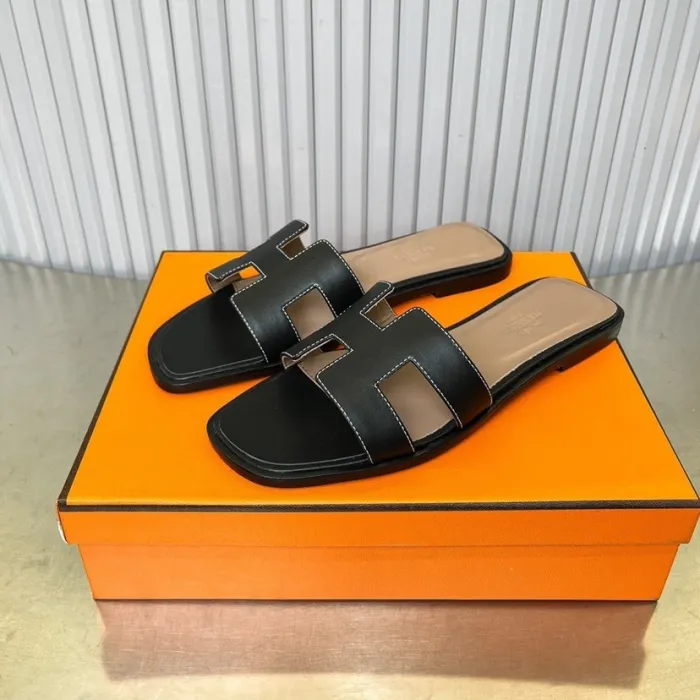 Kicks_Liu Hermes  slippers
