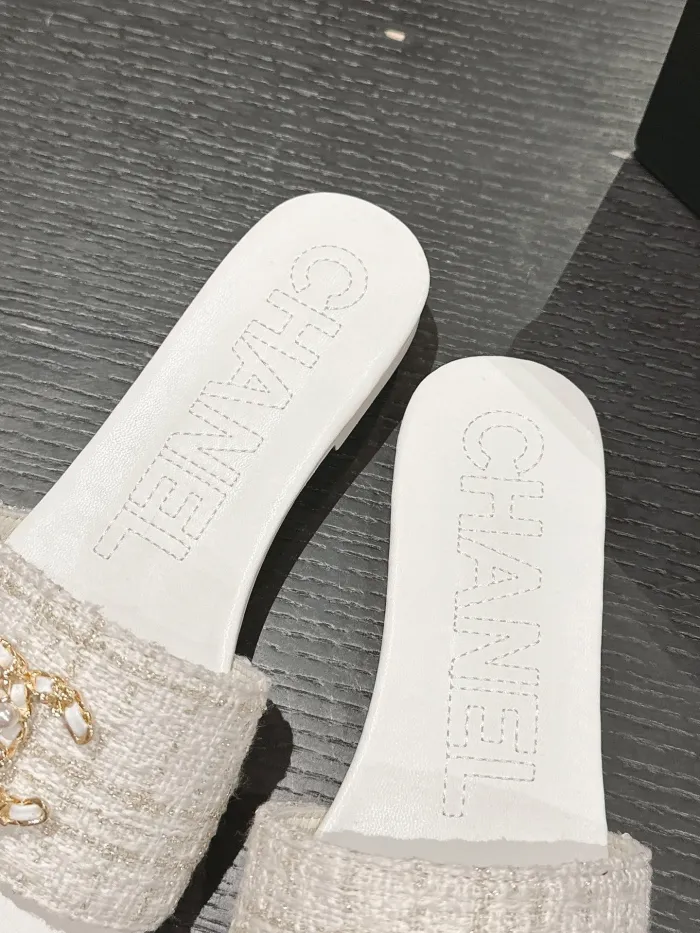 Kicks_Liu C*hanel   slippers
