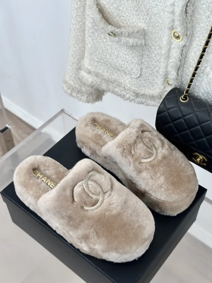 Kicks_Liu C*hanel   slippers