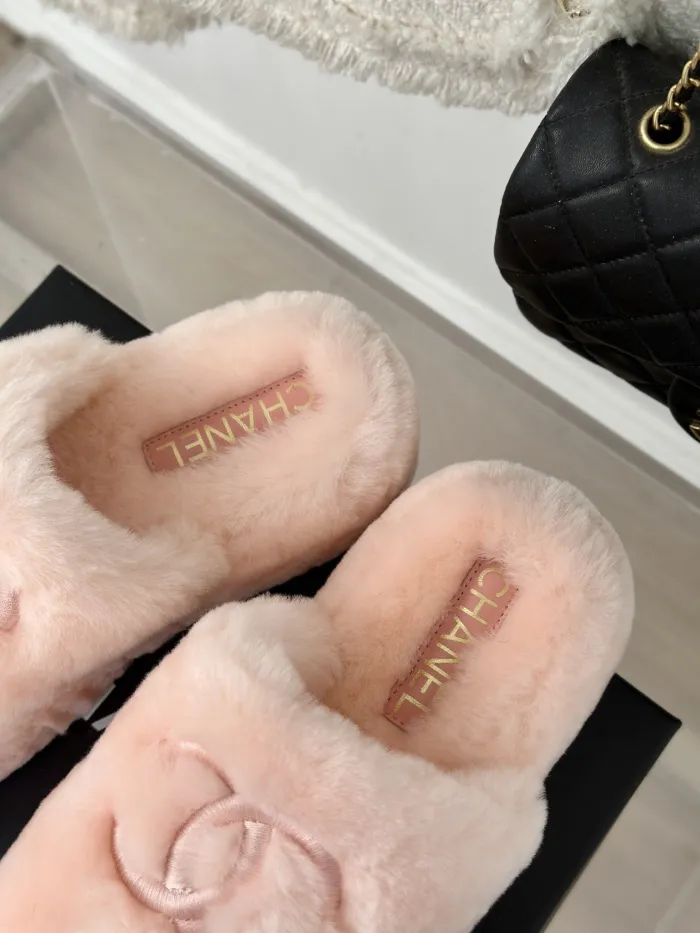 Kicks_Liu C*hanel   slippers
