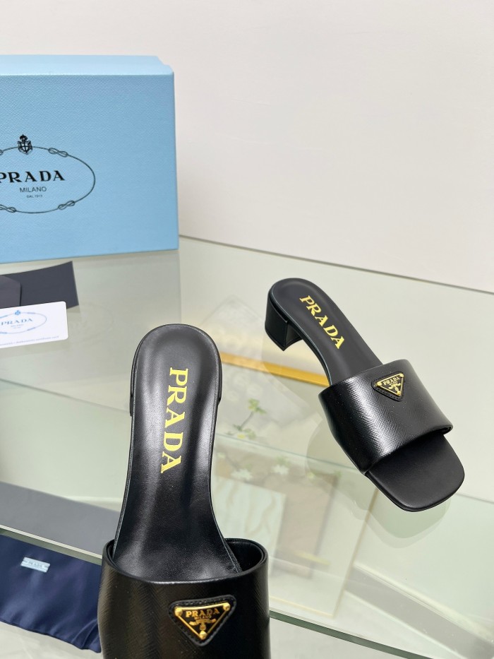 Kicks_Liu  P*rada  slippers