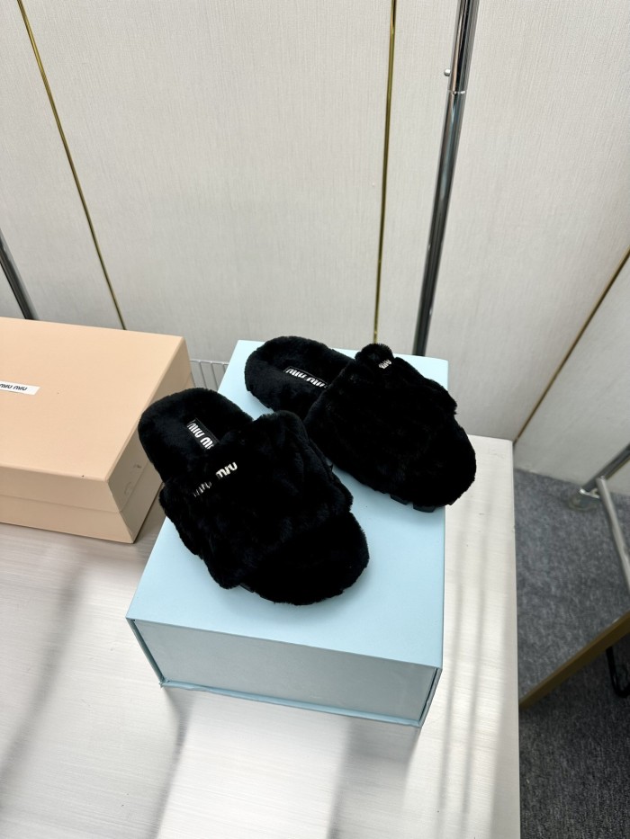 Kicks_Liu M*iu Miu  slippers