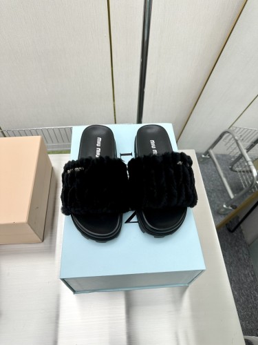 Kicks_Liu M*iu Miu  slippers