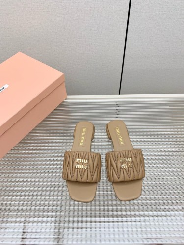 Kicks_Liu M*iu Miu  slippers