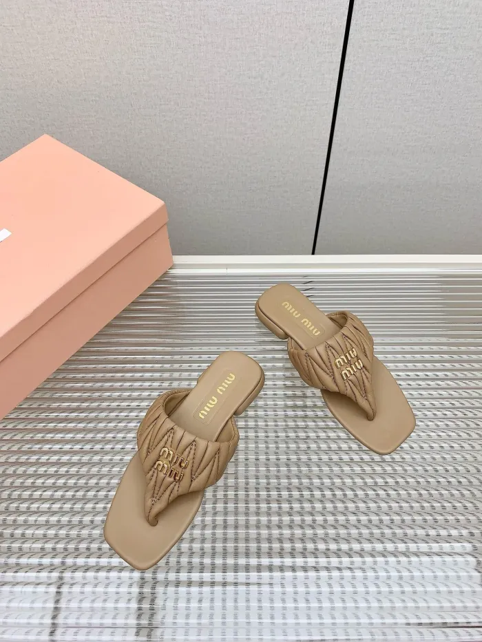 Kicks_Liu M*iu Miu  slippers