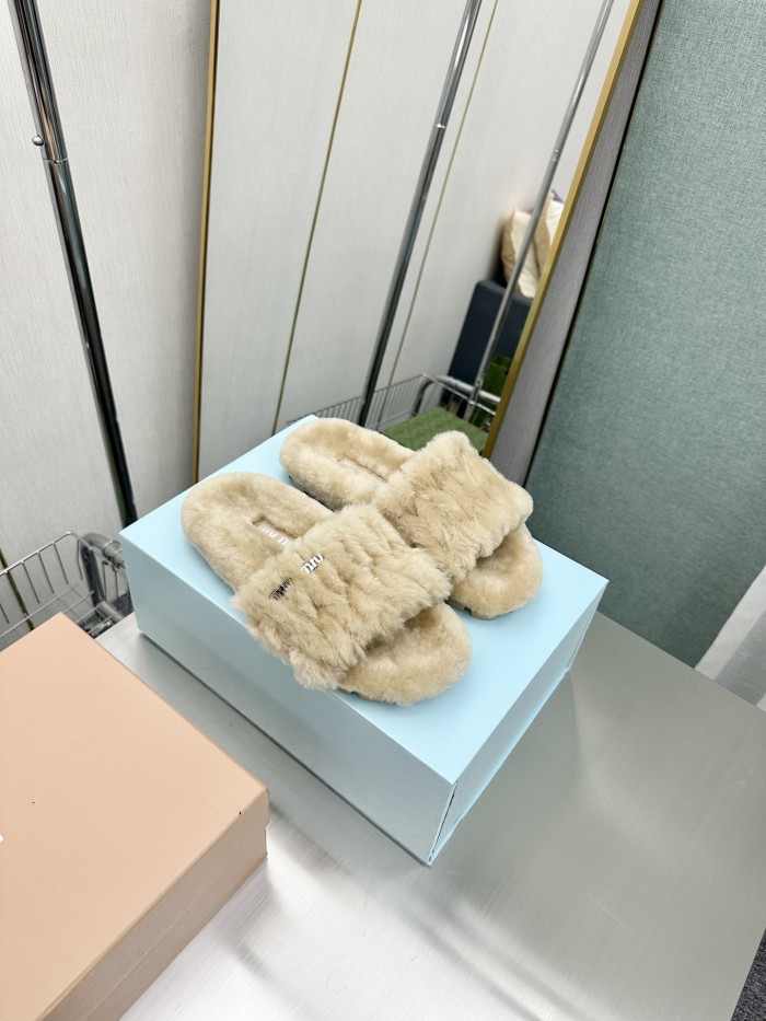 Kicks_Liu M*iu Miu  slippers
