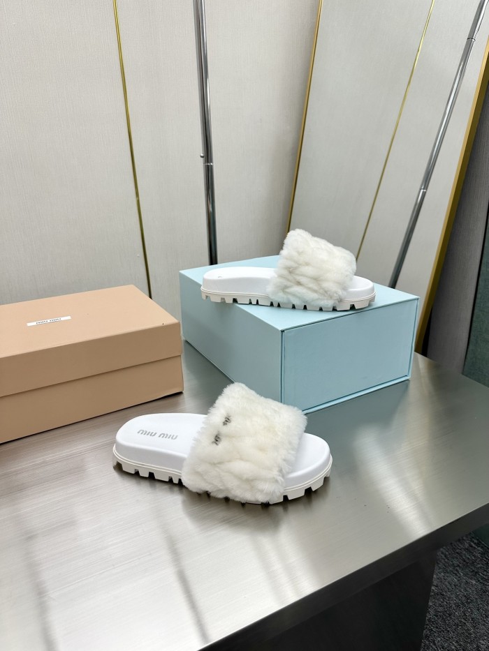 Kicks_Liu M*iu Miu  slippers
