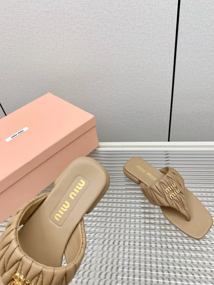 Kicks_Liu M*iu Miu  slippers