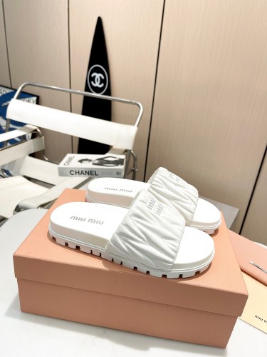 Kicks_Liu M*iu Miu  slippers