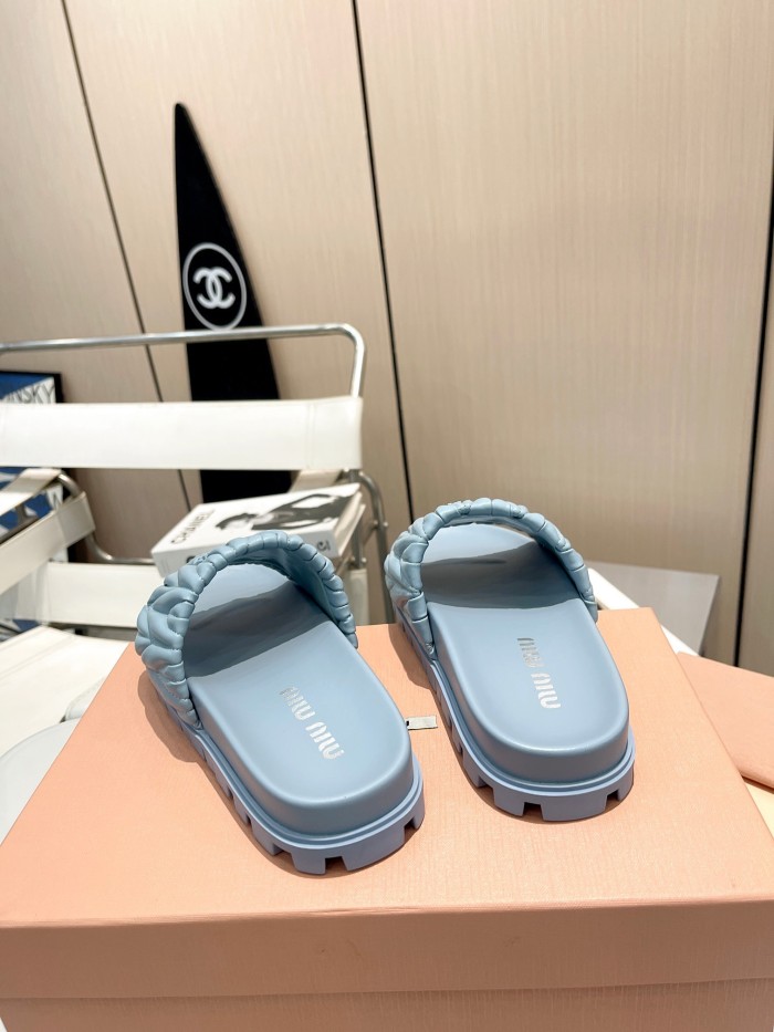 Kicks_Liu M*iu Miu  slippers