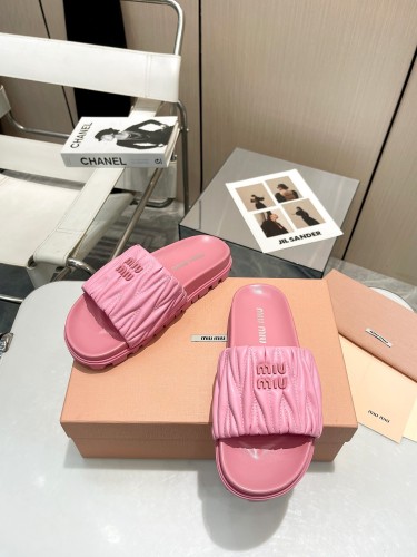 Kicks_Liu M*iu Miu  slippers