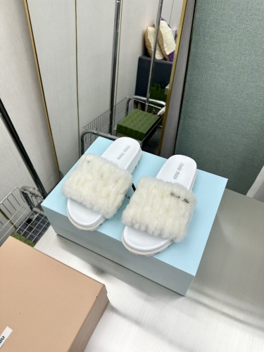 Kicks_Liu M*iu Miu  slippers