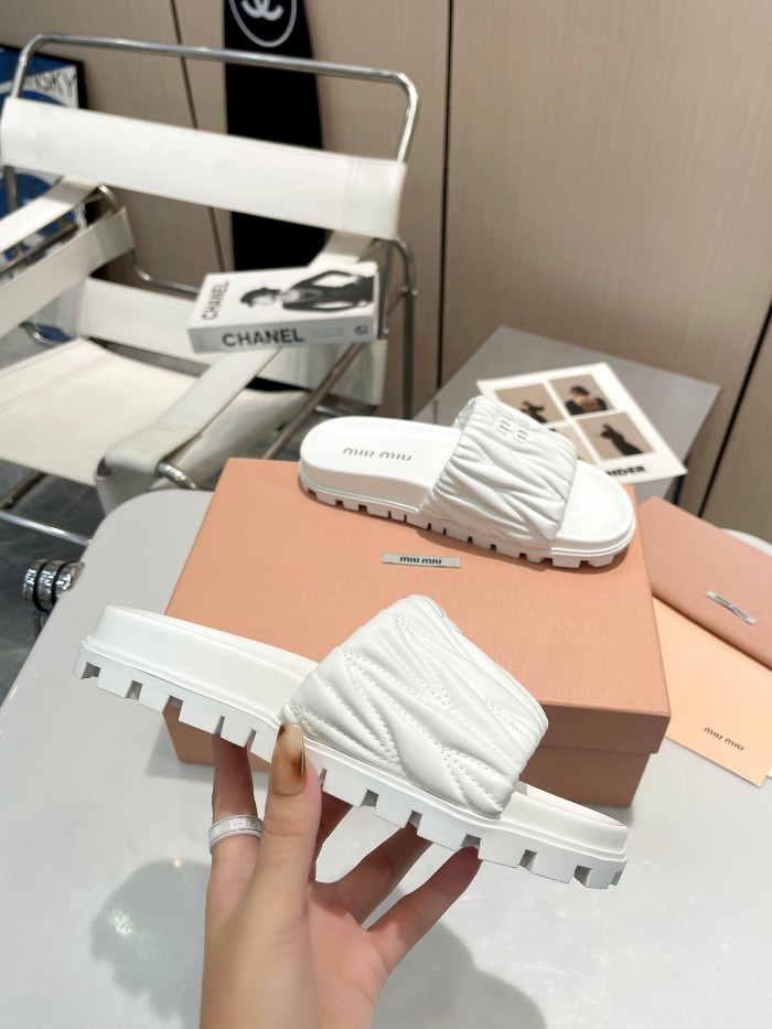 Kicks_Liu M*iu Miu  slippers