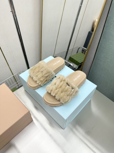 Kicks_Liu M*iu Miu  slippers