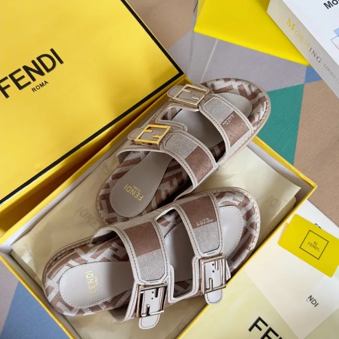 Kicks_Liu F*endi   slippers