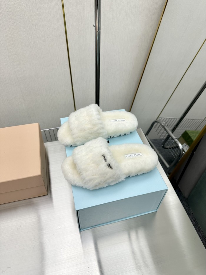 Kicks_Liu M*iu Miu  slippers