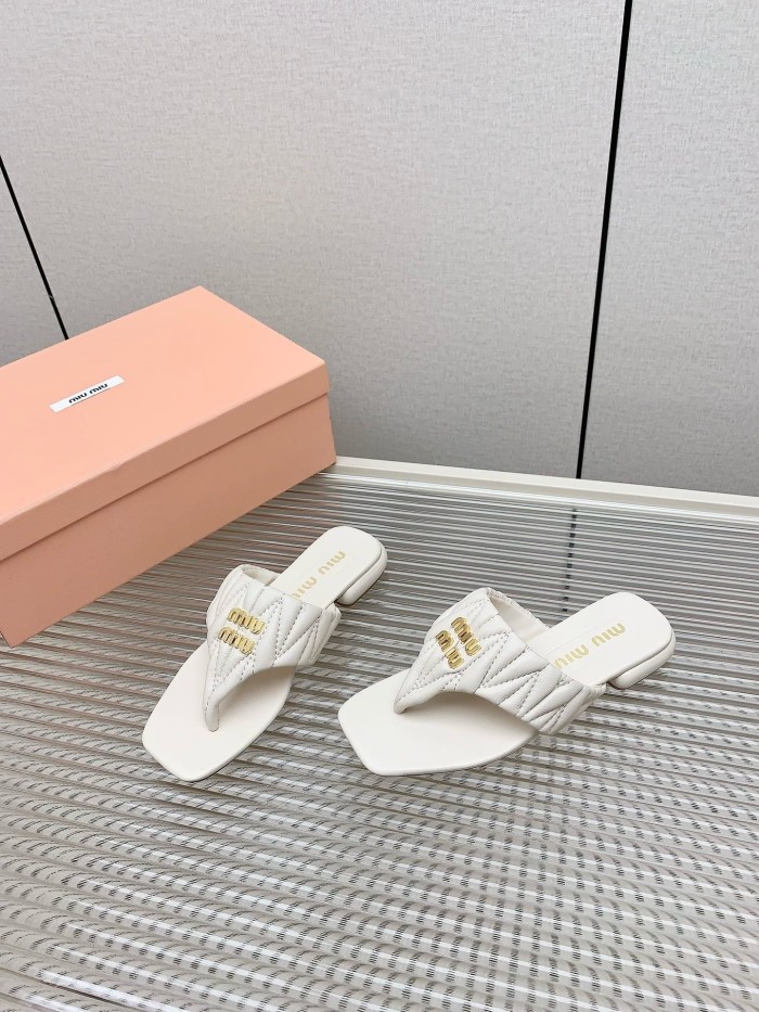 Kicks_Liu M*iu Miu  slippers