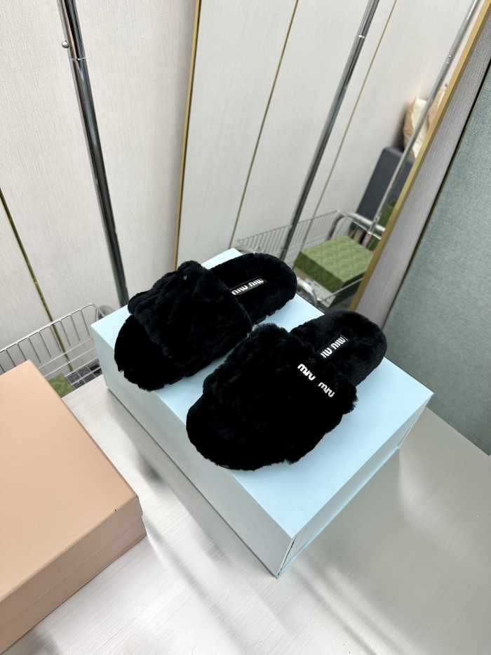 Kicks_Liu M*iu Miu  slippers