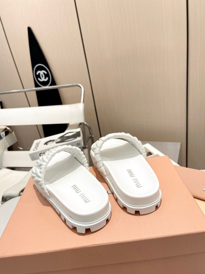 Kicks_Liu M*iu Miu  slippers