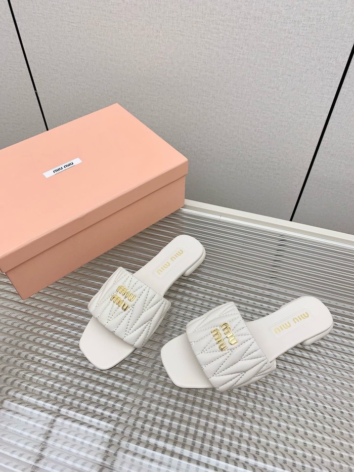 Kicks_Liu M*iu Miu  slippers