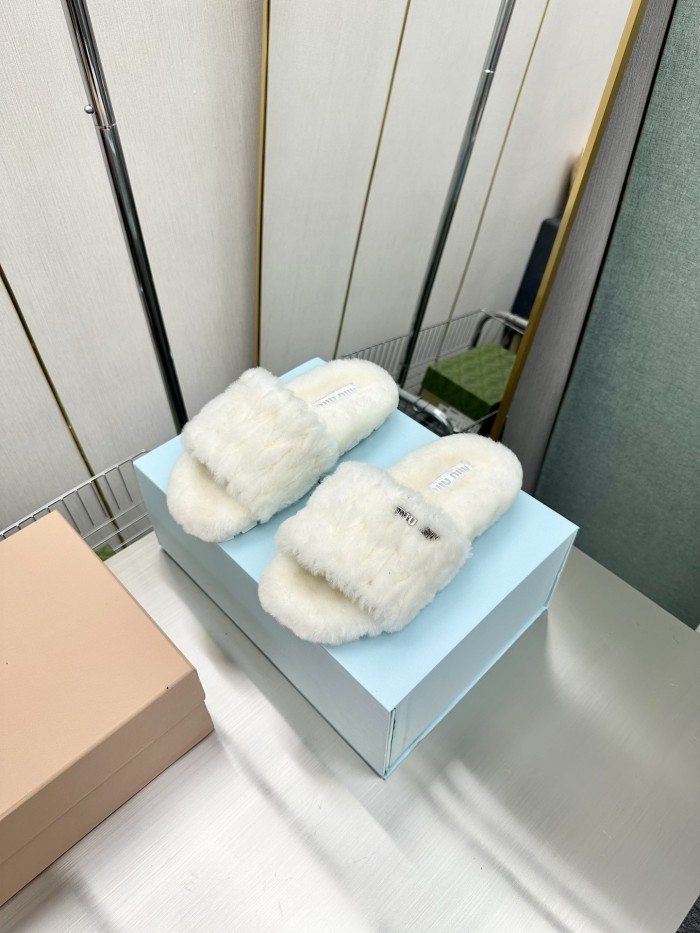 Kicks_Liu M*iu Miu  slippers