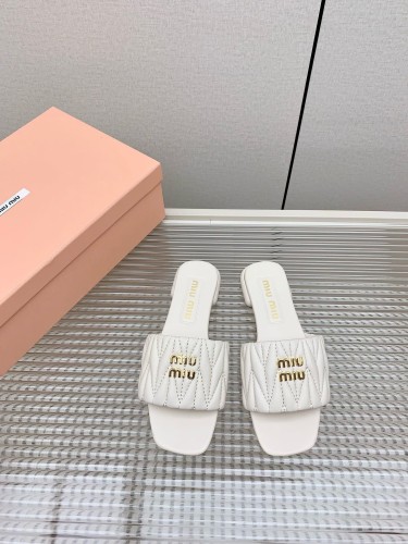 Kicks_Liu M*iu Miu  slippers