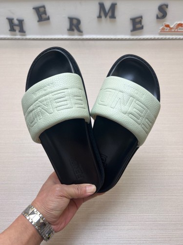 Kicks_Liu F*endi   slippers