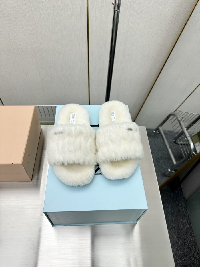 Kicks_Liu M*iu Miu  slippers