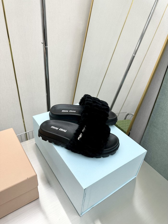 Kicks_Liu M*iu Miu  slippers